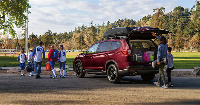 A family unloading the 2027 Subaru Ascent